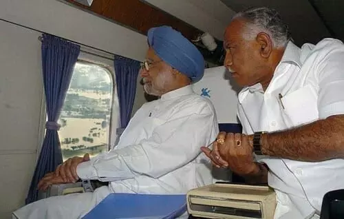 ರಾಯಚೂರಿಗೆ ಬಂದಿದ್ದ ಮಾಜಿ ಪ್ರಧಾನಿ: ನೆರೆ ಹಾವಳಿಯ ಸಂದರ್ಭದಲ್ಲಿ ವೈಮಾನಿಕ ಸಮೀಕ್ಷೆ ನಡೆಸಿದ್ದ ಮನಮೋಹನ್‌ ಸಿಂಗ್