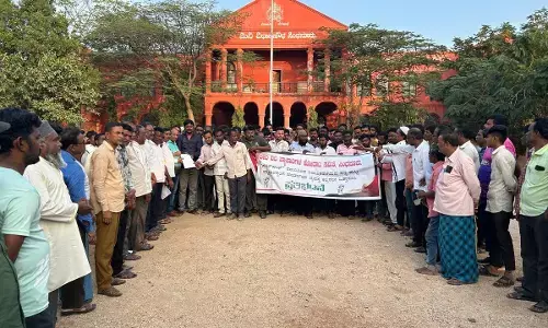 ರಾಯಚೂರು: ಬೀದಿ ವ್ಯಾಪಾರಿಗಳ ತೆರವು ಕಾರ್ಯಾಚರಣೆ ವಿರೋಧಿಸಿ ಪ್ರತಿಭಟನೆ
