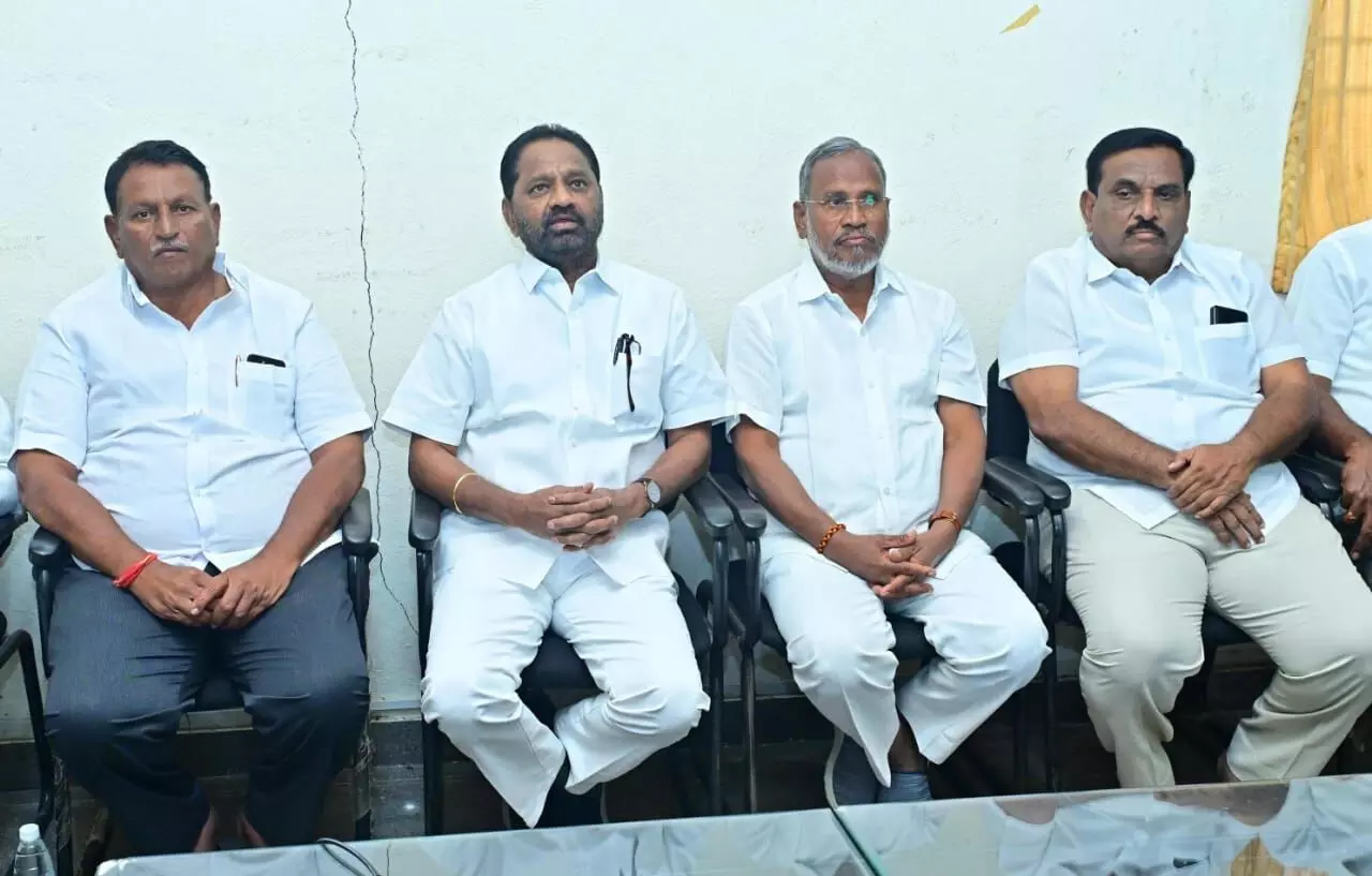 ಎಂಎಲ್ ಸಿ ನಾರಾಯಣ ಸ್ವಾಮಿ ವಿರುದ್ಧ ವಿಧಾನ ಪರಿಷತ್ ಸದಸ್ಯ ಎ.ವಸಂತ ಕುಮಾರ ವಾಗ್ದಾಳಿ ಎಂಎಲ್ ಸಿ ನಾರಾಯಣ ಸ್ವಾಮಿ ವಿರುದ್ಧ ವಿಧಾನ ಪರಿಷತ್ ಸದಸ್ಯ ಎ.ವಸಂತ ಕುಮಾರ ವಾಗ್ದಾಳಿ