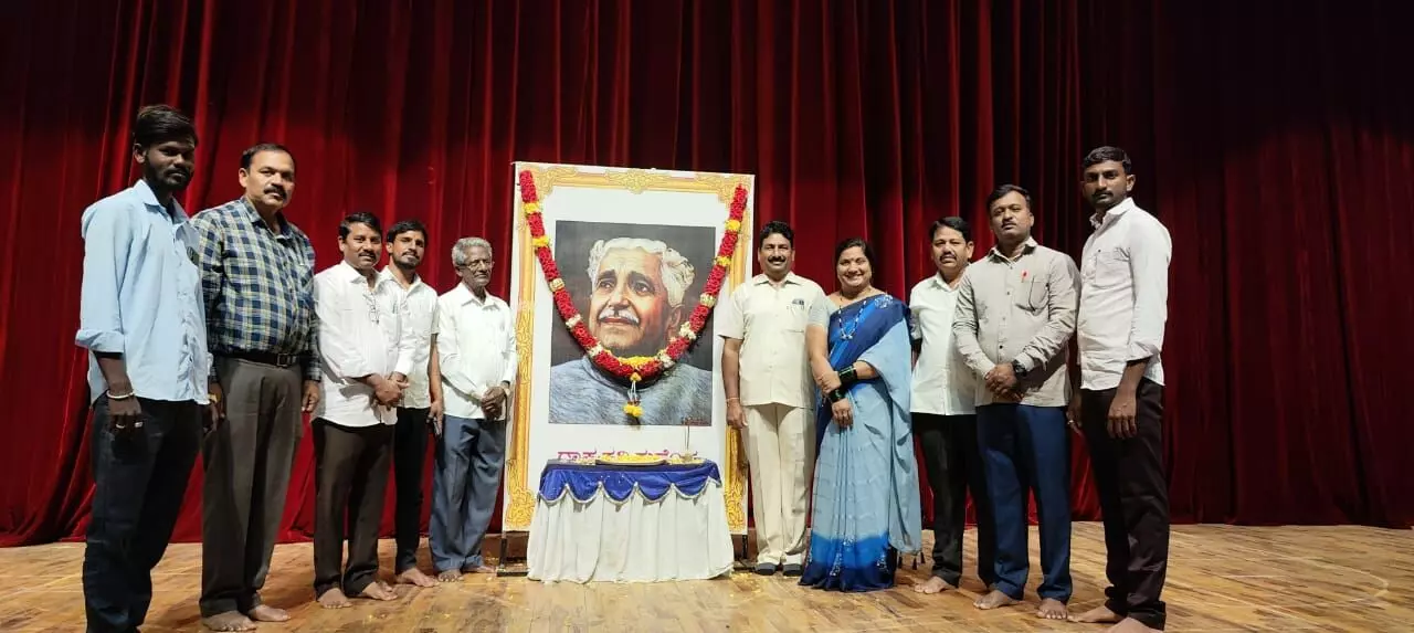 ರಾಯಚೂರು: ಜಿಲ್ಲಾಡಳಿತದಿಂದ ವಿಶ್ವಮಾನವ ದಿನಾಚರಣೆ ರಾಯಚೂರು: ಜಿಲ್ಲಾಡಳಿತದಿಂದ ವಿಶ್ವಮಾನವ ದಿನಾಚರಣೆ