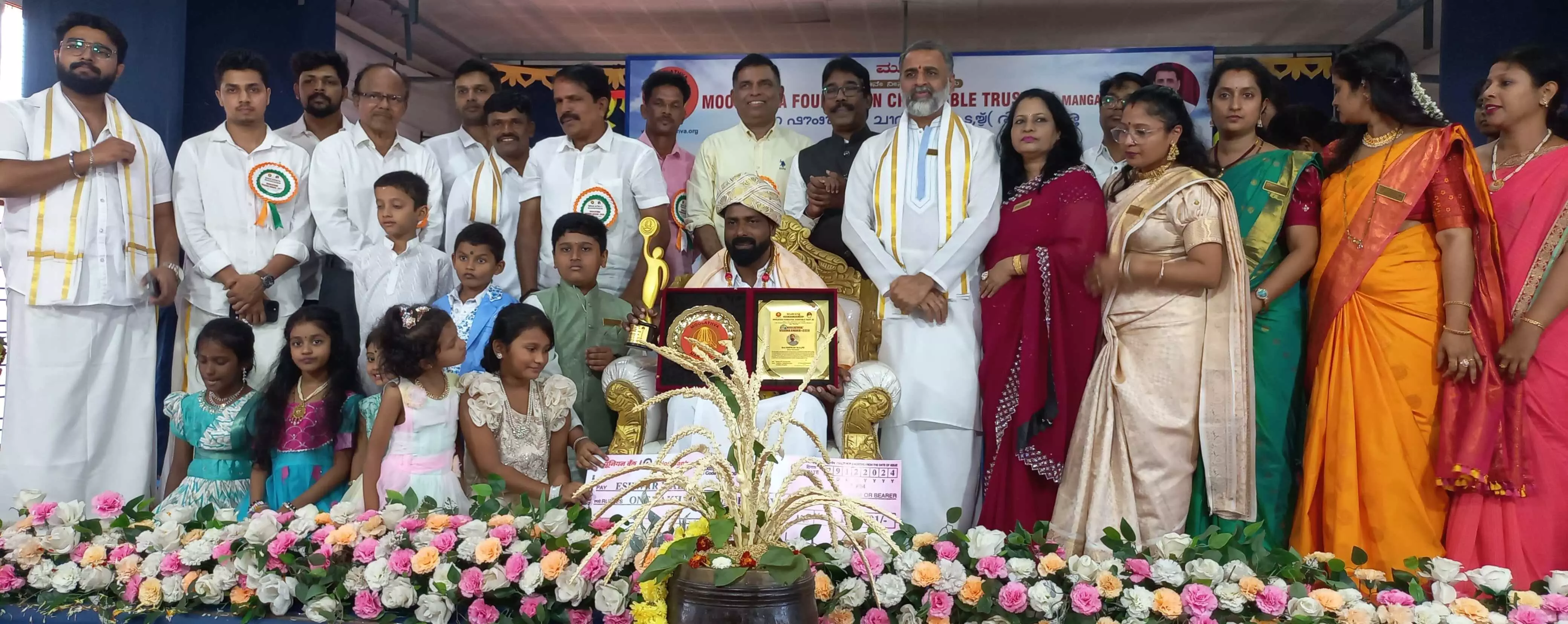 ‘ಮುಳುಗು ತಜ್ಞ’ ಈಶ್ವರ್ ಮಲ್ಪೆಗೆ ಮೂಲತ್ವ ವಿಶ್ವ ಪ್ರಶಸ್ತಿ ಪ್ರದಾನ ‘ಮುಳುಗು ತಜ್ಞ’ ಈಶ್ವರ್ ಮಲ್ಪೆಗೆ ಮೂಲತ್ವ ವಿಶ್ವ ಪ್ರಶಸ್ತಿ ಪ್ರದಾನ