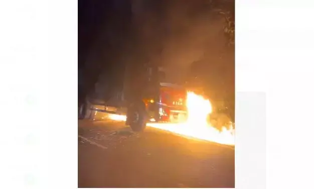 ಜೋಡುಪಾಲ| ಭತ್ತ ಸಾಗಾಟದ ಲಾರಿ ಬೆಂಕಿಗಾಹುತಿ