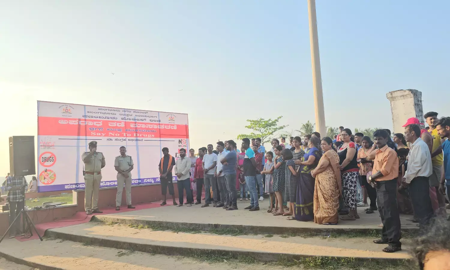 ಪಣಂಬೂರು: ಅಪರಾಧ ತಡೆ ಮಾಸಾಚರಣೆ ಪ್ರಯುಕ್ತ ಸಹಿ ಸಂಗ್ರಹ ಅಭಿಯಾನ