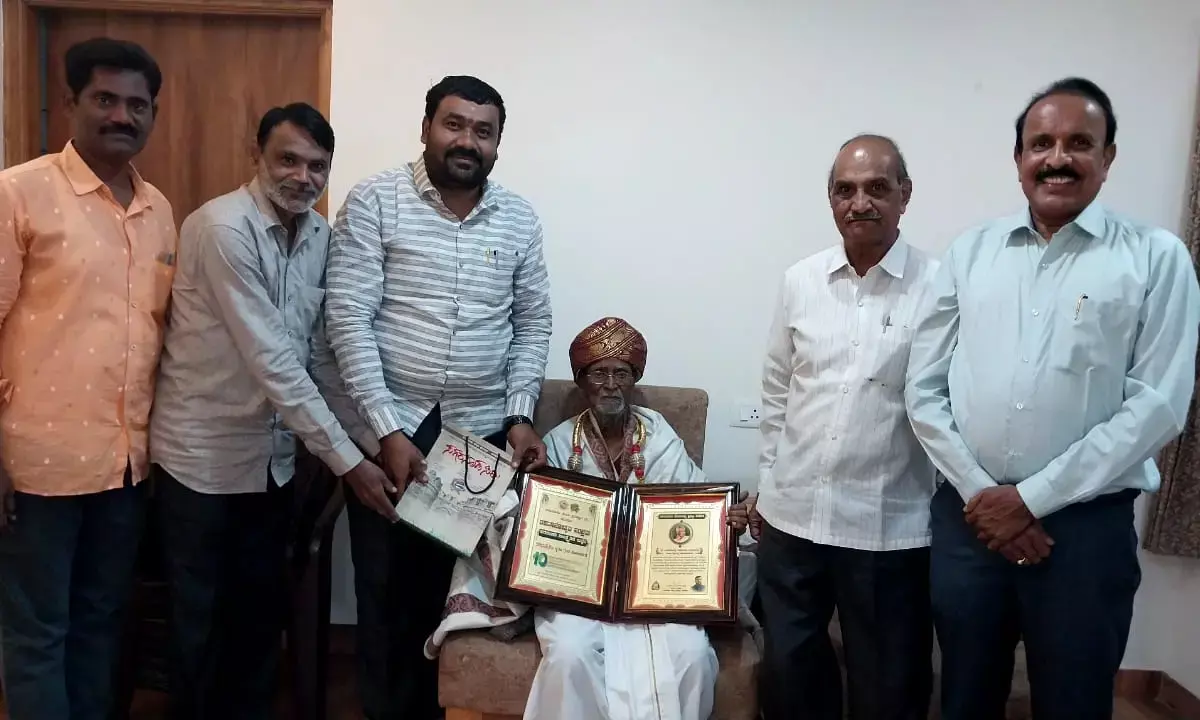 ಕಲಬುರಗಿ | ಮಹಾದೇವಪ್ಪ ಕಡೇಚೂರ್ ಗೆ ʼಸಗರನಾಡು ರತ್ನʼ ಪ್ರಶಸ್ತಿ ಪ್ರದಾನ