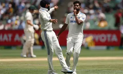 ಭಾರತ 369ಕ್ಕೆ ಆಲೌಟ್: ಆಸೀಸ್ ಬಿಗಿ ಹಿಡಿತ