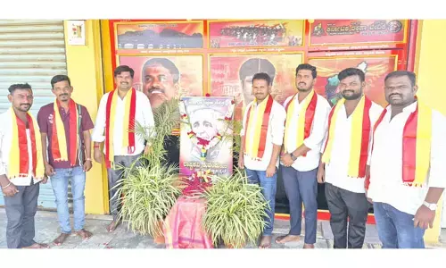 ಯಾದಗಿರಿ: ಜಿಲ್ಲಾ ಕರವೇ ಕಾರ್ಯಾಲಯದಲ್ಲಿ ರಾಷ್ಟ್ರ ಕವಿ ಕುವೆಂಪು ಅವರ 120ನೇ ಜಯಂತಿ ಆಚರಣೆ