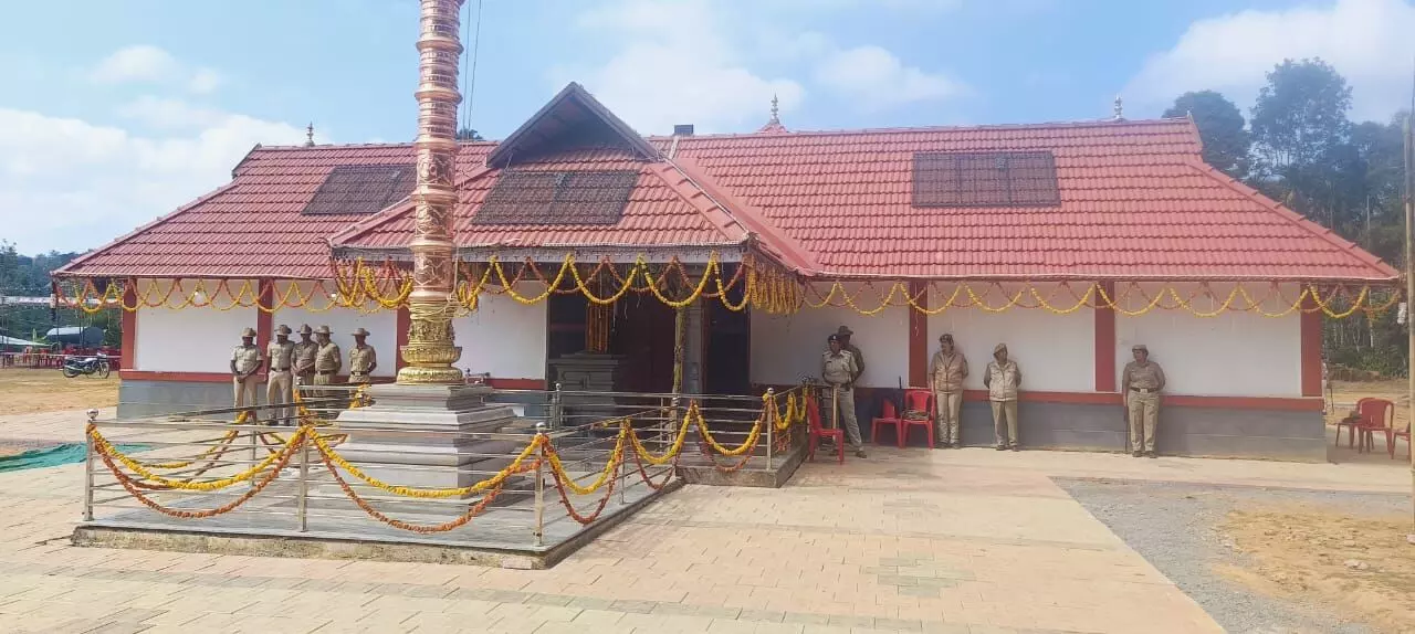 ಕೊಡಗು | ಸಾಂಪ್ರದಾಯಿಕ ಉಡುಪು ವಿಚಾರಕ್ಕೆ ಸಂಘರ್ಷ : ಕಟ್ಟೆಮಾಡು ಗ್ರಾಮದಲ್ಲಿ ನಿಷೇಧಾಜ್ಞೆ ಕೊಡಗು | ಸಾಂಪ್ರದಾಯಿಕ ಉಡುಪು ವಿಚಾರಕ್ಕೆ ಸಂಘರ್ಷ : ಕಟ್ಟೆಮಾಡು ಗ್ರಾಮದಲ್ಲಿ ನಿಷೇಧಾಜ್ಞೆ