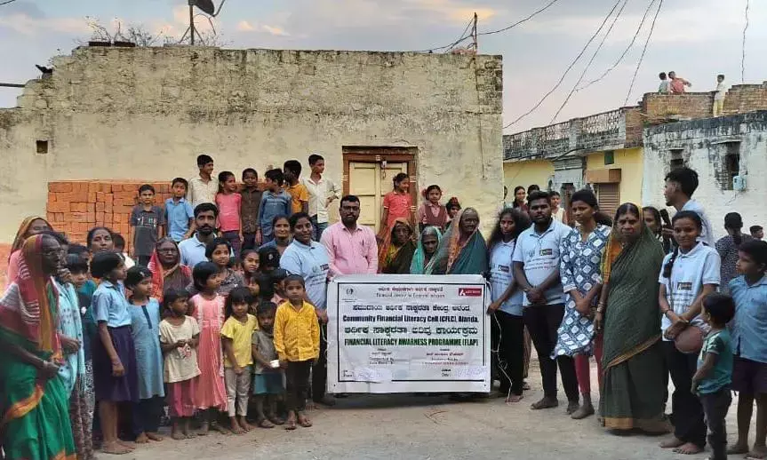 ಕಲಬುರಗಿ | ಸರ್ಕಾರಿ ಸೇವೆಗಳ ಜಾಗೃತಿಗಾಗಿ ಕವಲಗಾ ಗ್ರಾಮದಲ್ಲಿ ಬೀದಿ ನಾಟಕ