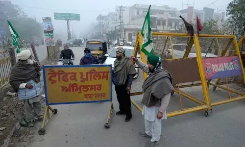 ಪಂಜಾಬ್ ಬಂದ್ : ರೈತರಿಂದ ವಿವಿಧೆಡೆ ರಸ್ತೆ ತಡೆ, ಸಂಚಾರ ಅಸ್ತವ್ಯಸ್ತ