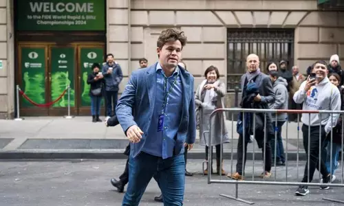 ಜೀನ್ಸ್ ಕುರಿತ ವಿವಾದ ಬಗೆಹರಿದ ನಂತರ ಟೂರ್ನಮೆಂಟ್ ಗೆ ಮರಳಿದ ಚೆಸ್ ಗ್ರ್ಯಾಂಡ್ ಮಾಸ್ಟರ್ ಮ್ಯಾಗ್ನಸ್ ಕಾರ್ಲ್ಸನ್