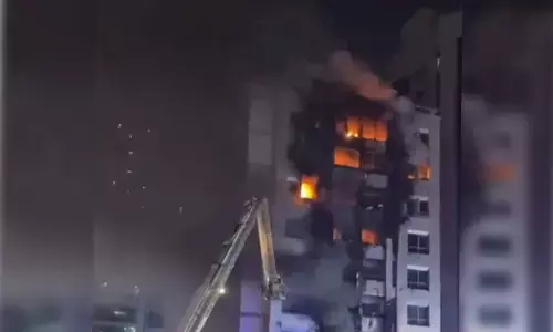 ದುಬೈ ಅಲ್ ಬರ್ಶಾದ 8 ಅಂತಸ್ತಿನ ವಸತಿ ಕಟ್ಟಡದಲ್ಲಿ ಬೆಂಕಿ ಅವಘಡ