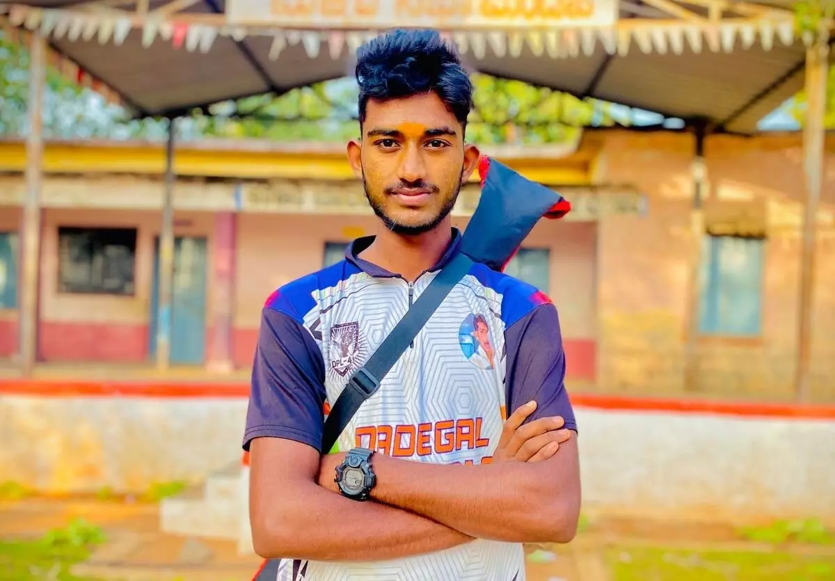 ಅಂಡರ್ 17 ಟೆನ್ನಿಸ್ ಬಾಲ್ ಕ್ರಿಕೆಟ್ | ರಾಜ್ಯ ತಂಡದ ನಾಯಕನಾಗಿ ಕೊಪ್ಪಳದ ಪ್ರಹ್ಲಾದ್ ನಿಲೋಗಲ್ ಆಯ್ಕೆ ಅಂಡರ್ 17 ಟೆನ್ನಿಸ್ ಬಾಲ್ ಕ್ರಿಕೆಟ್ | ರಾಜ್ಯ ತಂಡದ ನಾಯಕನಾಗಿ ಕೊಪ್ಪಳದ ಪ್ರಹ್ಲಾದ್ ನಿಲೋಗಲ್ ಆಯ್ಕೆ