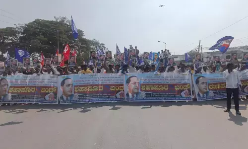 ಯಾದಗಿರಿ | ಬಿ.ಆರ್‌.ಅಂಬೇಡ್ಕರ್‌ ಕುರಿತ ಅಮಿತ್‌ ಶಾ ಹೇಳಿಕೆ ಖಂಡಿಸಿ ಪ್ರತಿಭಟನೆ; ಶಹಾಪೂರ ಸಂಪೂರ್ಣ ಸ್ತಬ್ಧ