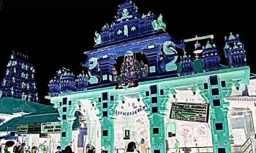 ಉಡುಪಿ ಶ್ರೀಕೃಷ್ಣ ಮಠದಲ್ಲಿ ಅಯ್ಯಪ್ಪ ಮಾಲಾಧಾರಿಗಳಿಂದ ದಾಂಧಲೆ