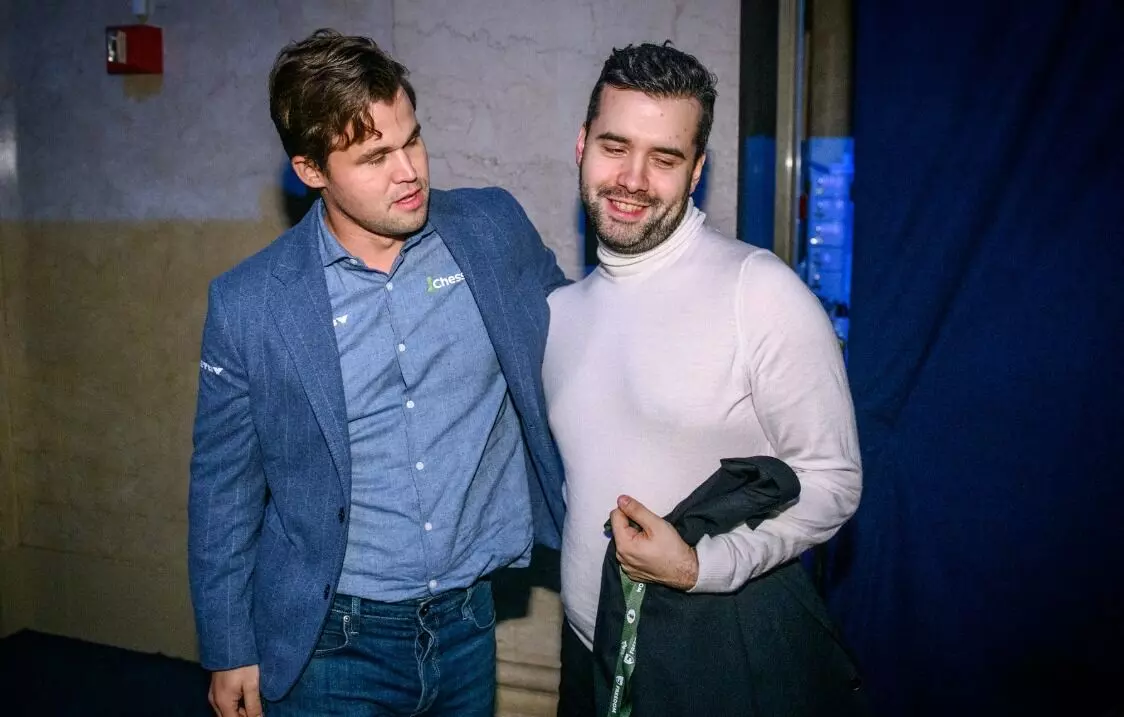 Photo of Magnus Carlsen and Ian Nepomniachtchi Photo of Magnus Carlsen and Ian Nepomniachtchi