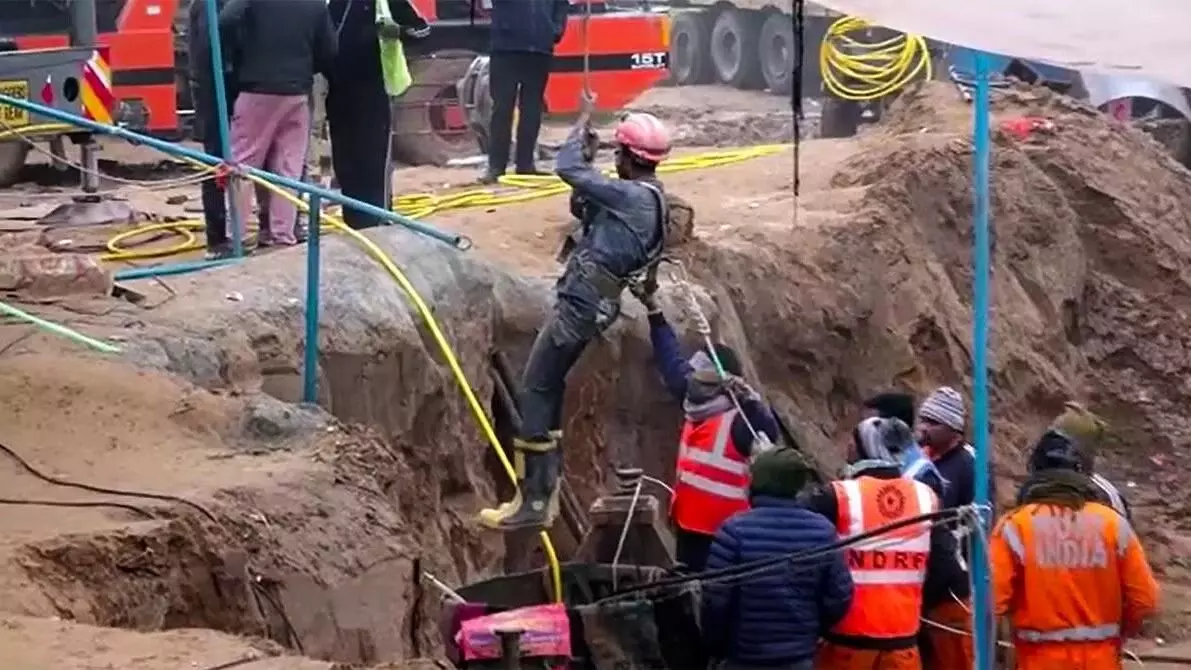 ರಾಜಸ್ಥಾನ | ಬೋರ್ ವೆಲ್ ನಲ್ಲಿ ಸಿಲುಕಿದ್ದ ಮೂರು ವರ್ಷದ ಬಾಲಕಿಯನ್ನು 10 ದಿನಗಳ ಕಾರ್ಯಾಚರಣೆ ಬಳಿಕ ರಕ್ಷಣೆ