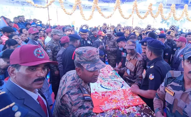 ಕೊಡಗಿನ ಯೋಧನಿಗೆ ಸಕಲ ಸರಕಾರಿ ಗೌರವಗಳೊಂದಿಗೆ ಅಂತ್ಯಕ್ರಿಯೆ ಕೊಡಗಿನ ಯೋಧನಿಗೆ ಸಕಲ ಸರಕಾರಿ ಗೌರವಗಳೊಂದಿಗೆ ಅಂತ್ಯಕ್ರಿಯೆ