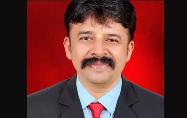 ಮಂಜನಾಡಿ‌ ಗ್ಯಾಸ್ ದುರಂತ: ಗಾಯಗೊಂಡಿದ್ದ ವಿದ್ಯಾರ್ಥಿಗಳಿಗಾಗಿ ದಿನಾ ಆಸ್ಪತ್ರೆಗೆ ತೆರಳಿ ದೈರ್ಯ ತುಂಬಿದ್ದ ಶಿಕ್ಷಕ ಸಂತೋಷ್