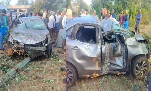 ಗುಂಡ್ಲುಪೇಟೆ | ವಿದ್ಯುತ್ ಕಂಬಕ್ಕೆ ಕಾರು ಢಿಕ್ಕಿ; ಇಬ್ಬರು ಸ್ಥಳದಲ್ಲೇ ಮೃತ್ಯು, ಓರ್ವನಿಗೆ ಗಂಭೀರ ಗಾಯ