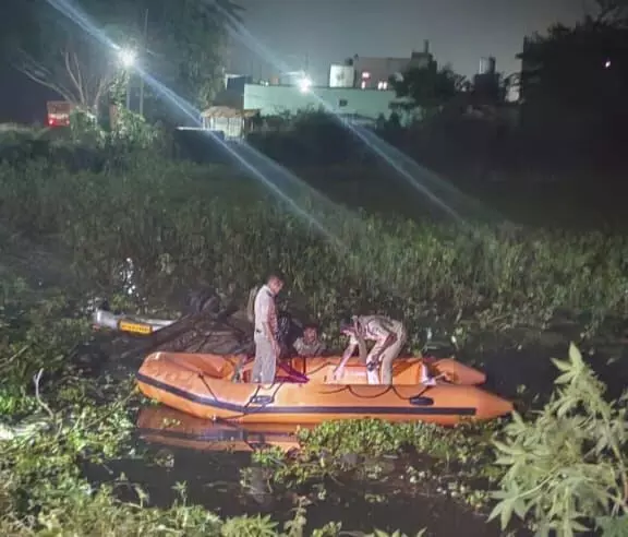 ಕೊಳ್ಳೇಗಾಲ | ಕೆರೆಗೆ ಕಾರು ಬಿದ್ದು ಇಬ್ಬರು ಮೃತ್ಯು: ಓರ್ವನ ರಕ್ಷಣೆ