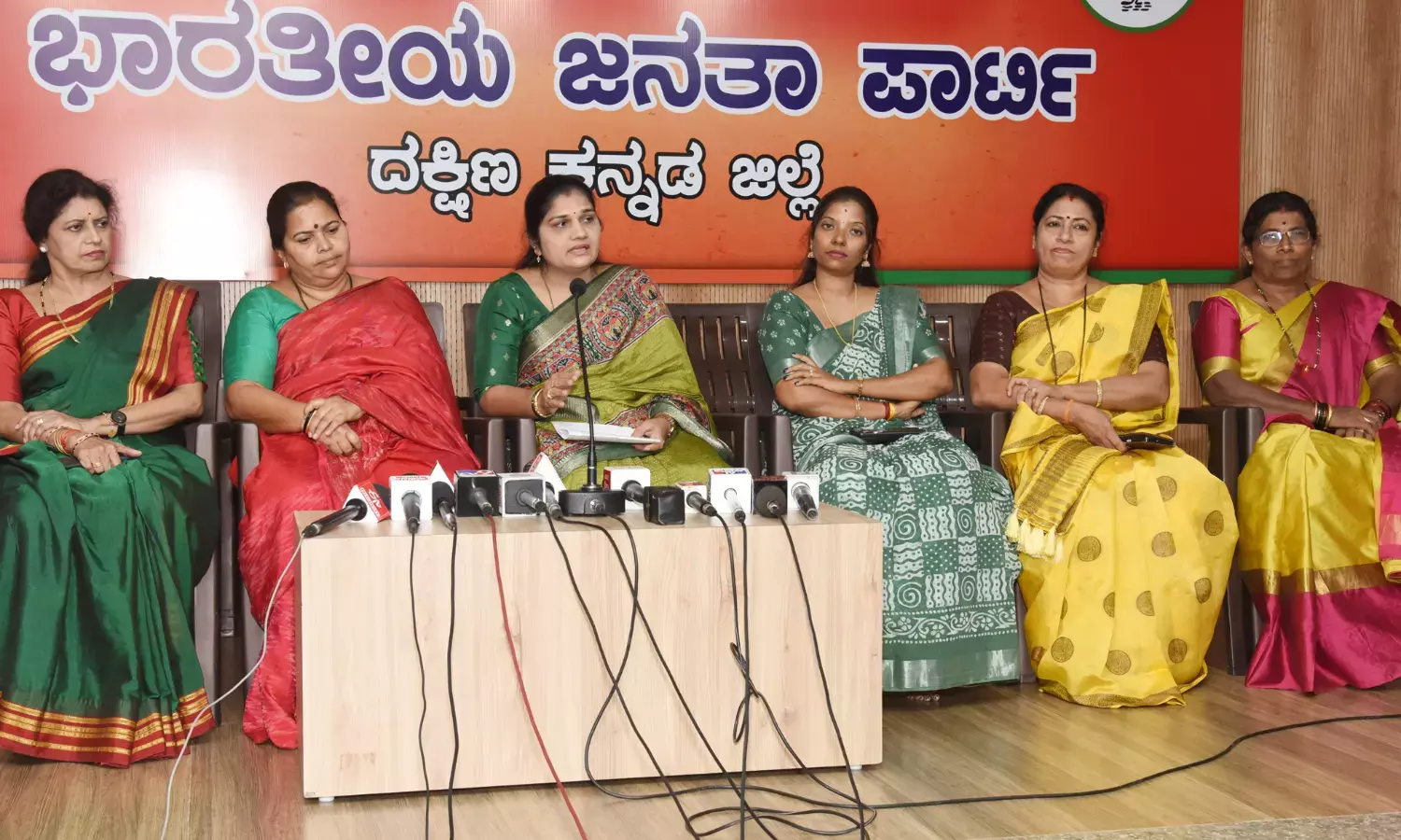 ರಾಜ್ಯದಲ್ಲಿ ಬಾಣಂತಿಯರ ಮೃತ್ಯು ಪ್ರಕರಣ| ಗುಂಡೂರಾವ್, ಹೆಬ್ಬಾಳ್ಕರ್ ರಾಜೀನಾಮೆಗೆ ಬಿಜೆಪಿ ಮಹಿಳಾ ಮೋರ್ಚಾ ಆಗ್ರಹ