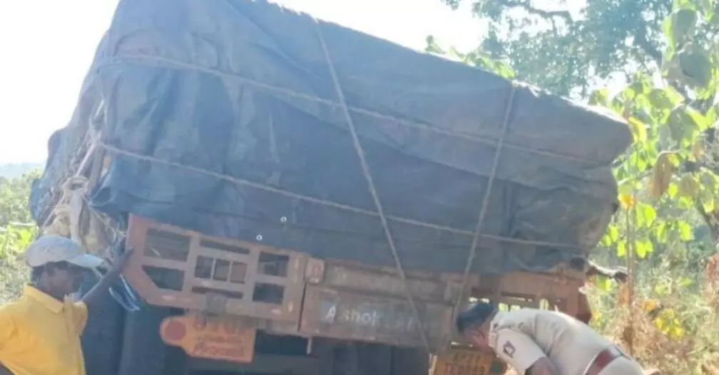 ಕೊಡಗು | ಪ್ರಾಣ ಉಳಿಸಿಕೊಳ್ಳಲು ಲಾರಿಯಿಂದ ಹಾರಿದ ಚಾಲಕ ಚಕ್ರದಡಿಗೆ ಸಿಲುಕಿ ಮೃತ್ಯು