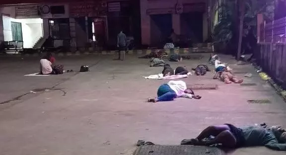 ಉಡುಪಿ ನಗರದ ಬಸ್ ನಿಲ್ದಾಣಗಳಲ್ಲಿ ಕುಡುಕರ ಹಾವಳಿ! ಉಡುಪಿ ನಗರದ ಬಸ್ ನಿಲ್ದಾಣಗಳಲ್ಲಿ ಕುಡುಕರ ಹಾವಳಿ!