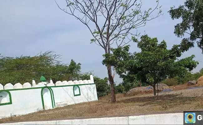 ರಾಯಚೂರು | ಈದ್ಗಾ ಮೈದಾನ ಕಾಮಗಾರಿ ವಿಳಂಬ : ಜಿಲ್ಲಾಧಿಕಾರಿಗೆ ದೂರು ರಾಯಚೂರು | ಈದ್ಗಾ ಮೈದಾನ ಕಾಮಗಾರಿ ವಿಳಂಬ : ಜಿಲ್ಲಾಧಿಕಾರಿಗೆ ದೂರು