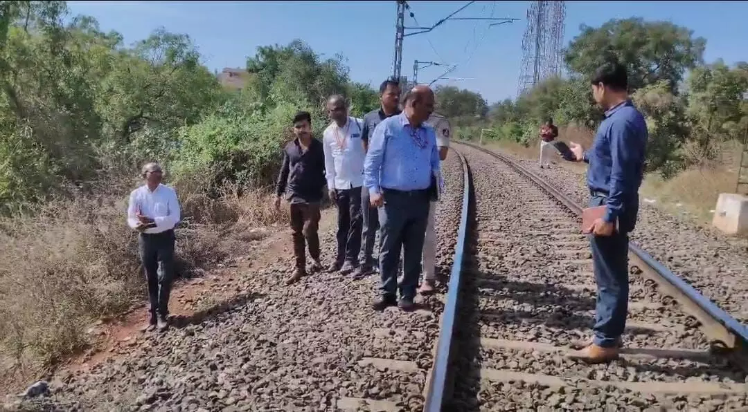 ಬೀದರ್ | ಸಚಿನ್ ಪಾಂಚಾಳ್ ಆತ್ಮಹತ್ಯೆ ಪ್ರಕರಣ : ನಗರಕ್ಕೆ ಸಿಐಡಿ ತಂಡ ಭೇಟಿ, ತನಿಖೆ ಚುರುಕು ಬೀದರ್ | ಸಚಿನ್ ಪಾಂಚಾಳ್ ಆತ್ಮಹತ್ಯೆ ಪ್ರಕರಣ : ನಗರಕ್ಕೆ ಸಿಐಡಿ ತಂಡ ಭೇಟಿ, ತನಿಖೆ ಚುರುಕು