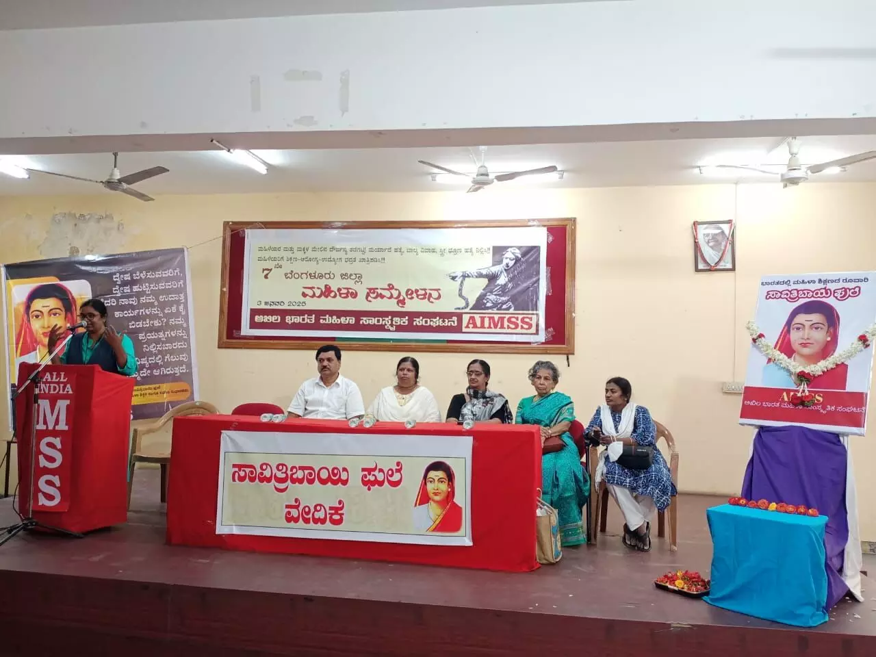 ಮಹಿಳಾ ಮೇಲಾಧಿಕಾರಿಗಳನ್ನು ಒಪ್ಪಿಕೊಳ್ಳದ ಪುರುಷ ಸ್ಥಿತಿ ಇಂದಿಗೂ ಜೀವಂತ : ಶೋಭಾ ಮಹಿಳಾ ಮೇಲಾಧಿಕಾರಿಗಳನ್ನು ಒಪ್ಪಿಕೊಳ್ಳದ ಪುರುಷ ಸ್ಥಿತಿ ಇಂದಿಗೂ ಜೀವಂತ : ಶೋಭಾ