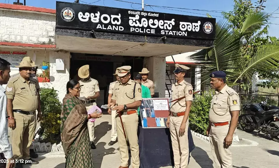 ಕಲಬುರಗಿ | 4.59 ಲಕ್ಷ ರೂ. ಮೌಲ್ಯದ 22 ಮೊಬೈಲ್ ಪತ್ತೆಹಚ್ಚುವಲ್ಲಿ ಯಶಸ್ವಿಯಾದ ಪೊಲೀಸರು