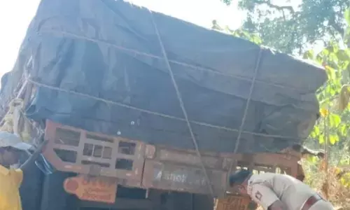 ಕೊಡಗು | ಪ್ರಾಣ ಉಳಿಸಿಕೊಳ್ಳಲು ಲಾರಿಯಿಂದ ಹಾರಿದ ಚಾಲಕ ಚಕ್ರದಡಿಗೆ ಸಿಲುಕಿ ಮೃತ್ಯು