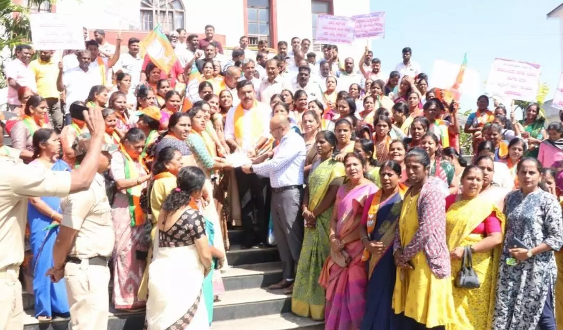 ಕಾಂಗ್ರೆಸ್ ಸರಕಾರ ಅಧಿಕಾರಕ್ಕೆ ಬಂದಾಗಿನಿಂದ ಆತ್ಮಹತ್ಯೆ, ಸಾವಿನ ಭಾಗ್ಯವನ್ನೇ ನೀಡುತ್ತಿದೆ : ವಿಜಯೇಂದ್ರ