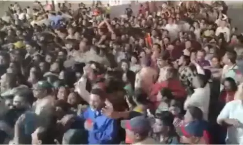 ಮಹಾರಾಷ್ಟ್ರ | ಬಾಗೇಶ್ವರ್ ಧಾಮ್ ಬಾಬಾ ಸತ್ಸಂಗದ ವೇಳೆ ನೂಕುನುಗ್ಗಲು : ವೀಡಿಯೊ ವೈರಲ್