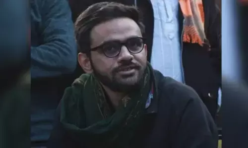 ಏಳು ದಿನಗಳ ಮಧ್ಯಂತರ ಜಾಮೀನಿನ ನಂತರ ಲವಲವಿಕೆಯಿಂದ ಜೈಲಿಗೆ ಮರಳಿದ ಉಮರ್ ಖಾಲಿದ್