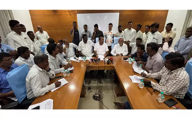 ಗವಿಸಿದ್ಧೇಶ್ವರ ಜಾತ್ರಾ ಮಹೋತ್ಸವ | ಜ. 12 ರಿಂದ ಗವಿಶ್ರೀ ಕ್ರೀಡಾ ಉತ್ಸವ ಆಯೋಜನೆ: ಸಂಸದ ರಾಜಶೇಖರ ಹಿಟ್ನಾಳ್ ಗವಿಸಿದ್ಧೇಶ್ವರ ಜಾತ್ರಾ ಮಹೋತ್ಸವ | ಜ. 12 ರಿಂದ ಗವಿಶ್ರೀ ಕ್ರೀಡಾ ಉತ್ಸವ ಆಯೋಜನೆ: ಸಂಸದ ರಾಜಶೇಖರ ಹಿಟ್ನಾಳ್