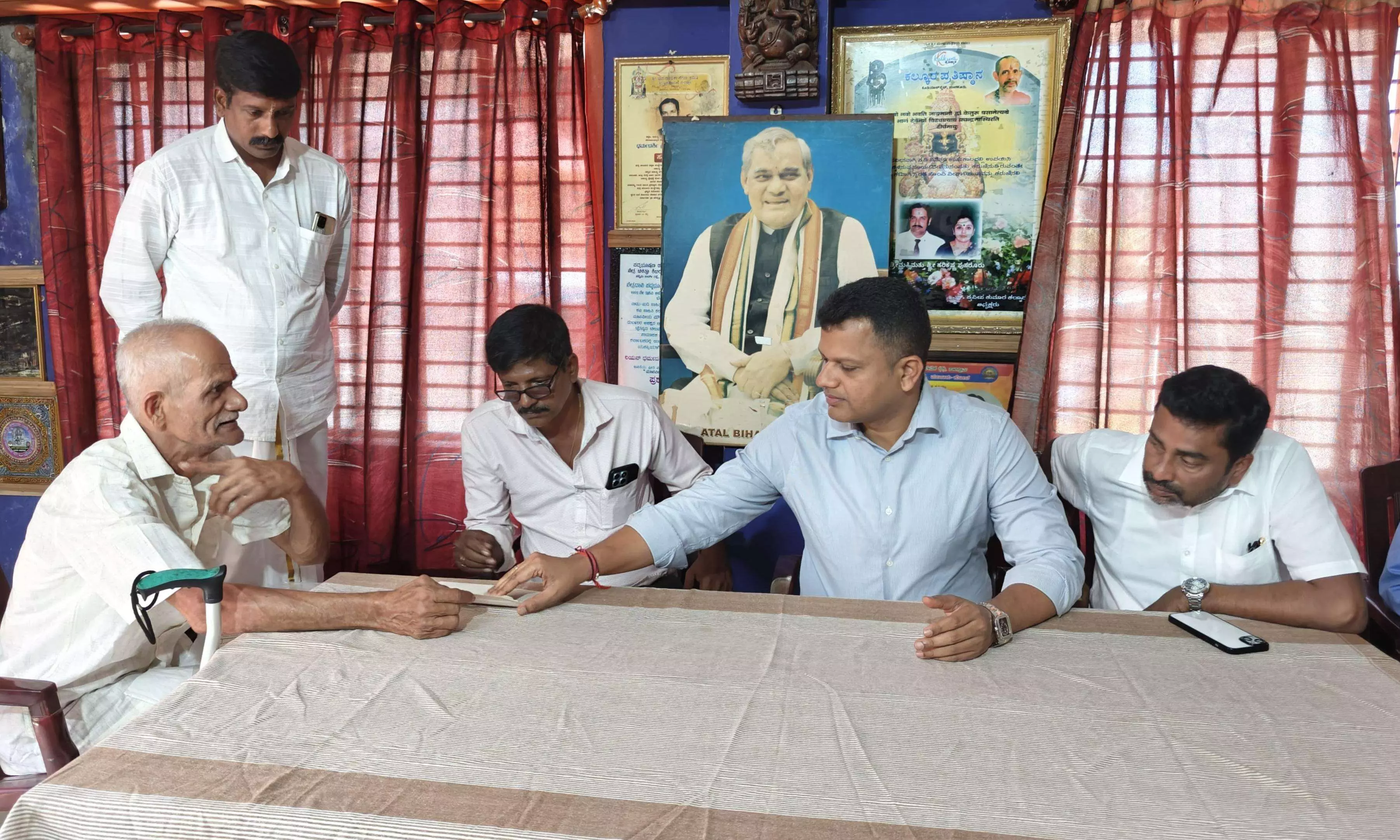 ಮೂಲ್ಕಿಯಲ್ಲಿ ಸಾರ್ವಜನಿಕರಿಂದ ಸಂಸದ ಕ್ಯಾ. ಚೌಟ ಅಹವಾಲು ಸ್ವೀಕಾರ