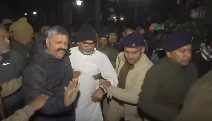 ವಿದ್ಯಾರ್ಥಿ ಪ್ರತಿಭಟನೆ ಬೆಂಬಲಿಸಿ ಅನಿರ್ಧಿಷ್ಟಾವಧಿ ಉಪವಾಸ ಸತ್ಯಾಗ್ರಹ; ಪ್ರಶಾಂತ್ ಕಿಶೋರ್ ಬಂಧನ ವಿದ್ಯಾರ್ಥಿ ಪ್ರತಿಭಟನೆ ಬೆಂಬಲಿಸಿ ಅನಿರ್ಧಿಷ್ಟಾವಧಿ ಉಪವಾಸ ಸತ್ಯಾಗ್ರಹ; ಪ್ರಶಾಂತ್ ಕಿಶೋರ್ ಬಂಧನ