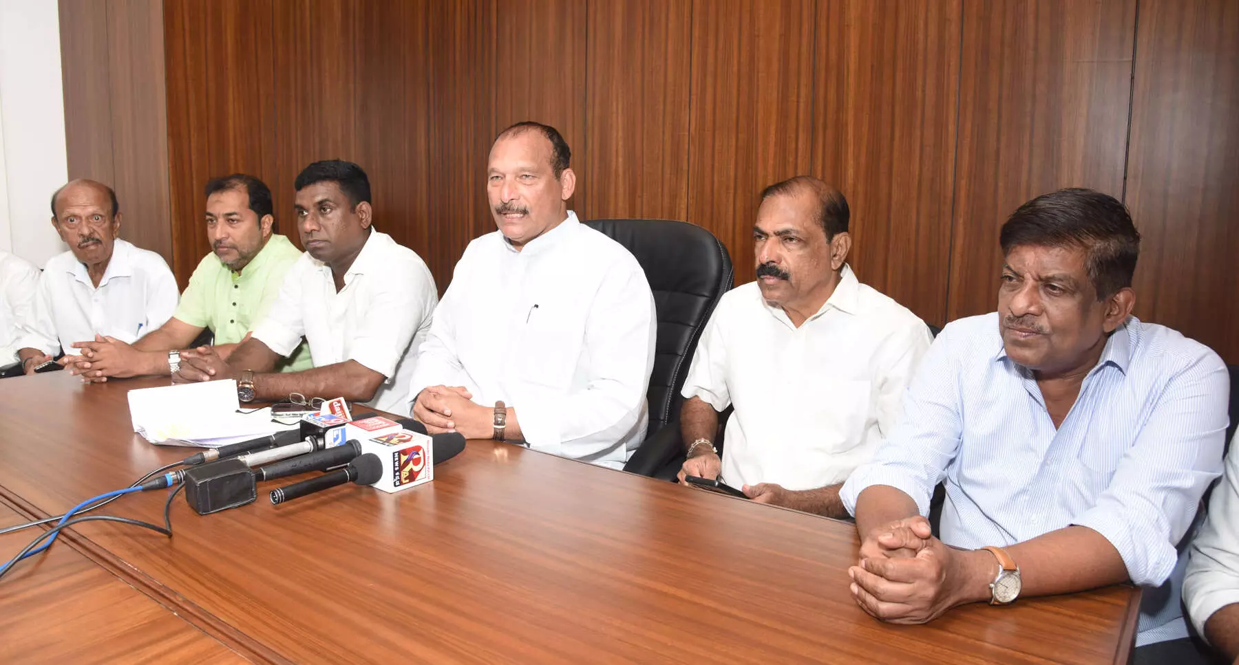 ಮಂಗಳೂರು ಮನಪಾದ ಶೇ.50 ಜನರಿಗೆ ಸಂಸ್ಕರಿಸದ ನೀರು ಪೂರೈಕೆ | ಸತ್ಯಶೋಧನಾ ಸಮಿತಿ ರಚಿಸಿ ಸಿಎಂಗೆ ವರದಿ ಸಲ್ಲಿಕೆ: ಐವನ್ ಡಿಸೋಜ ಮಂಗಳೂರು ಮನಪಾದ ಶೇ.50 ಜನರಿಗೆ ಸಂಸ್ಕರಿಸದ ನೀರು ಪೂರೈಕೆ | ಸತ್ಯಶೋಧನಾ ಸಮಿತಿ ರಚಿಸಿ ಸಿಎಂಗೆ ವರದಿ ಸಲ್ಲಿಕೆ: ಐವನ್ ಡಿಸೋಜ