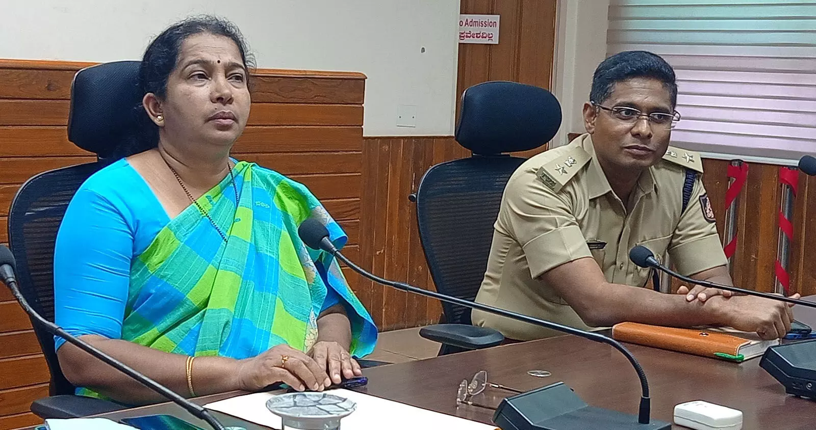 ಇಂದ್ರಾಳಿ ರೈಲ್ವೇ ಮೇಲ್ಸೇತುವೆ ಕಾಮಗಾರಿ ವಿಳಂಬ: ಗುತ್ತಿಗೆದಾರರನ್ನು ಕಪ್ಪು ಪಟ್ಟಿಗೆ ಸೇರಿಸಲು ಉಡುಪಿ ಡಿಸಿ ಸೂಚನೆ ಇಂದ್ರಾಳಿ ರೈಲ್ವೇ ಮೇಲ್ಸೇತುವೆ ಕಾಮಗಾರಿ ವಿಳಂಬ: ಗುತ್ತಿಗೆದಾರರನ್ನು ಕಪ್ಪು ಪಟ್ಟಿಗೆ ಸೇರಿಸಲು ಉಡುಪಿ ಡಿಸಿ ಸೂಚನೆ