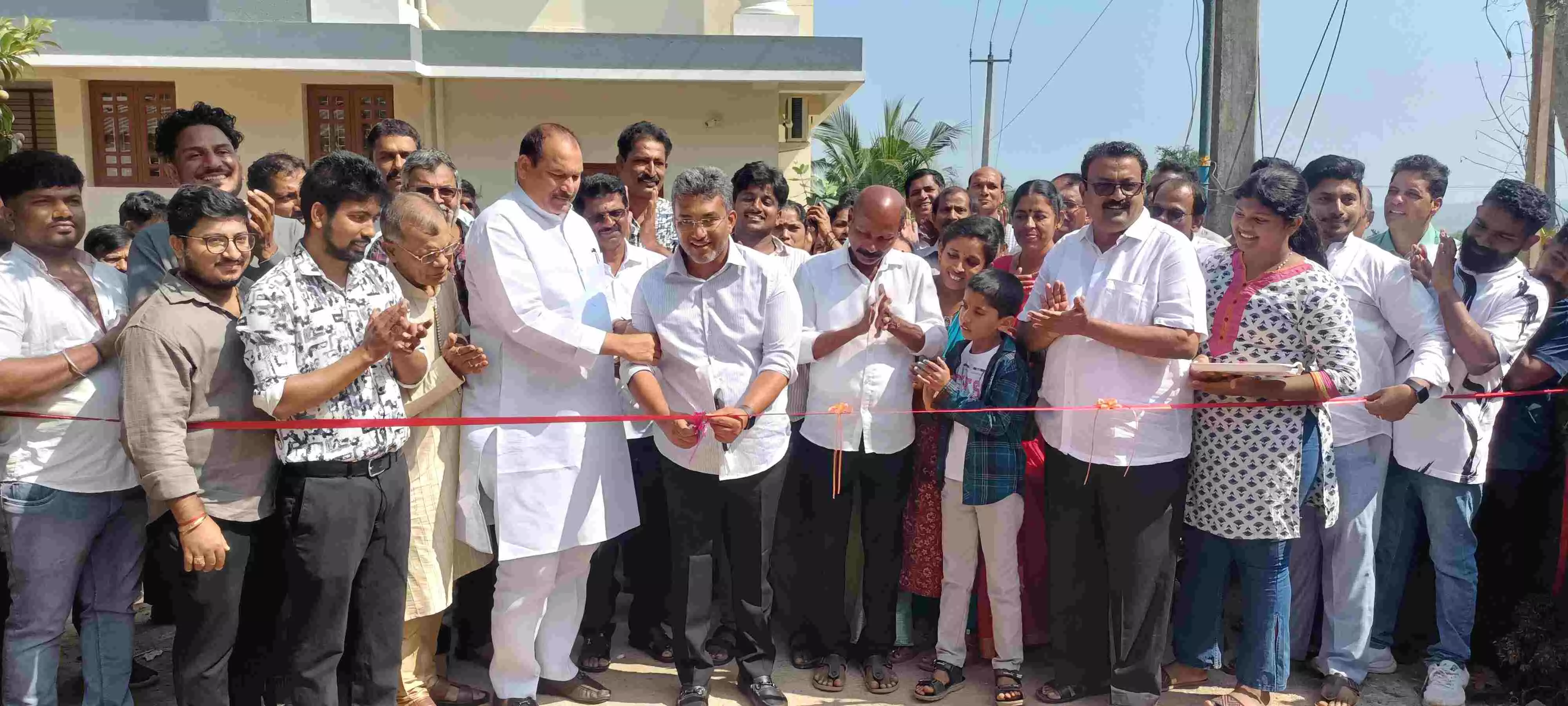 ಬೊಂಡಂತಿಲ ವಾರ್ಡ್: ನೂತನ ಕಾಂಕ್ರೀಟ್ ರಸ್ತೆ ಉದ್ಘಾಟನೆ ಬೊಂಡಂತಿಲ ವಾರ್ಡ್: ನೂತನ ಕಾಂಕ್ರೀಟ್ ರಸ್ತೆ ಉದ್ಘಾಟನೆ