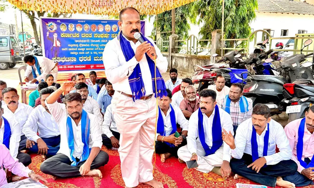 ಉಪ್ಪಿನಕುದ್ರು ಮುಖ್ಯ ಶಿಕ್ಷಕಿಗೆ ಬಹಿಷ್ಕಾರ ಆರೋಪ: ದಸಂಸ ಪ್ರತಿಭಟನೆ