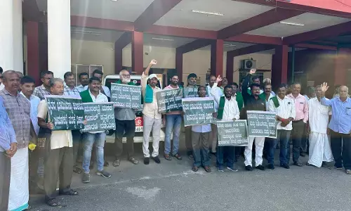 ರೈತರ ಗೇಣಿ ಜಮೀನು ಕಬಳಿಸಲು ಸಂಚು ಆರೋಪ; ತೀರ್ಥಹಳ್ಳಿಯ ಭೀಮನಕಟ್ಟೆ ಮಠದ ವಿರುದ್ಧ ರೈತರಿಂದ ಪ್ರತಿಭಟನೆ