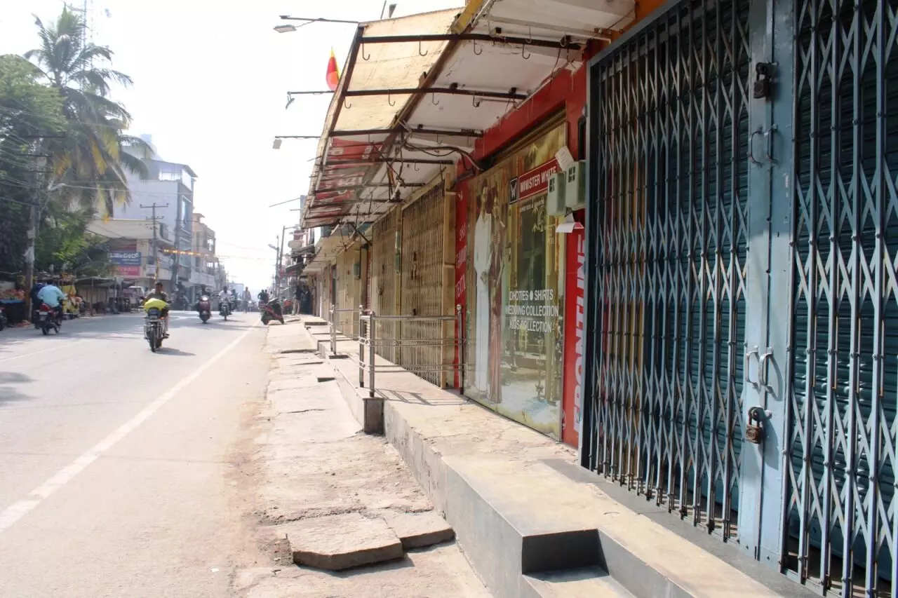 ಕೇಂದ್ರ ಸಚಿವ ಅಮಿತ್ ಶಾ ಹೇಳಿಕೆ ಖಂಡಿಸಿ ಮಂಡ್ಯ ಬಂದ್