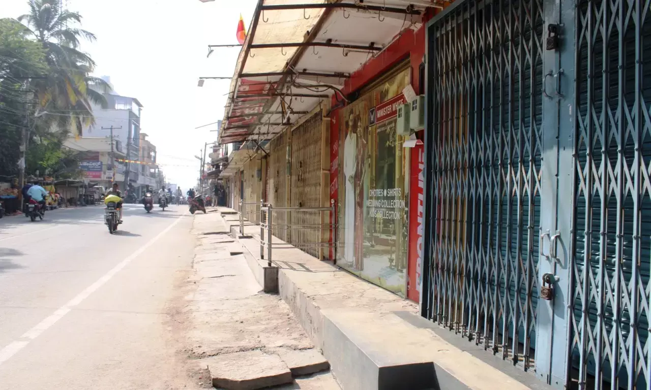 ಕೇಂದ್ರ ಸಚಿವ ಅಮಿತ್ ಶಾ ಹೇಳಿಕೆ ಖಂಡಿಸಿ ಮಂಡ್ಯ ಬಂದ್