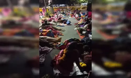 PHOTOS | ಆಶಾ ಕಾರ್ಯಕರ್ತೆಯರಿಂದ ಧರಣಿ; ಕೊರೆಯುವ ಚಳಿಯಲ್ಲಿ ರಸ್ತೆಯಲ್ಲೇ ಮಲಗಿರುವ ಪ್ರತಿಭಟನಾಕಾರರು