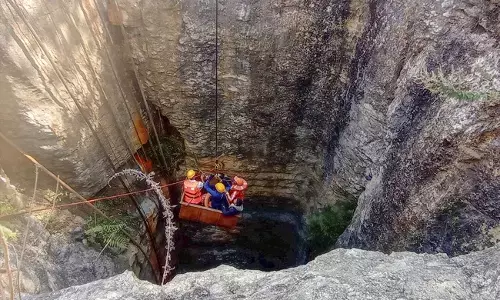 Photo of rescue operation of workers who trapped