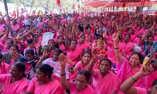 ಎರಡನೆ ದಿನಕ್ಕೆ ಕಾಲಿಟ್ಟ ಆಶಾ  ಕಾರ್ಯಕರ್ತೆಯರ ಅನಿರ್ದಿಷ್ಟಾವಧಿ ಮುಷ್ಕರ