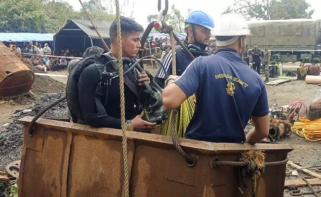 Photo of rescue operation of workers who trapped in assam mine