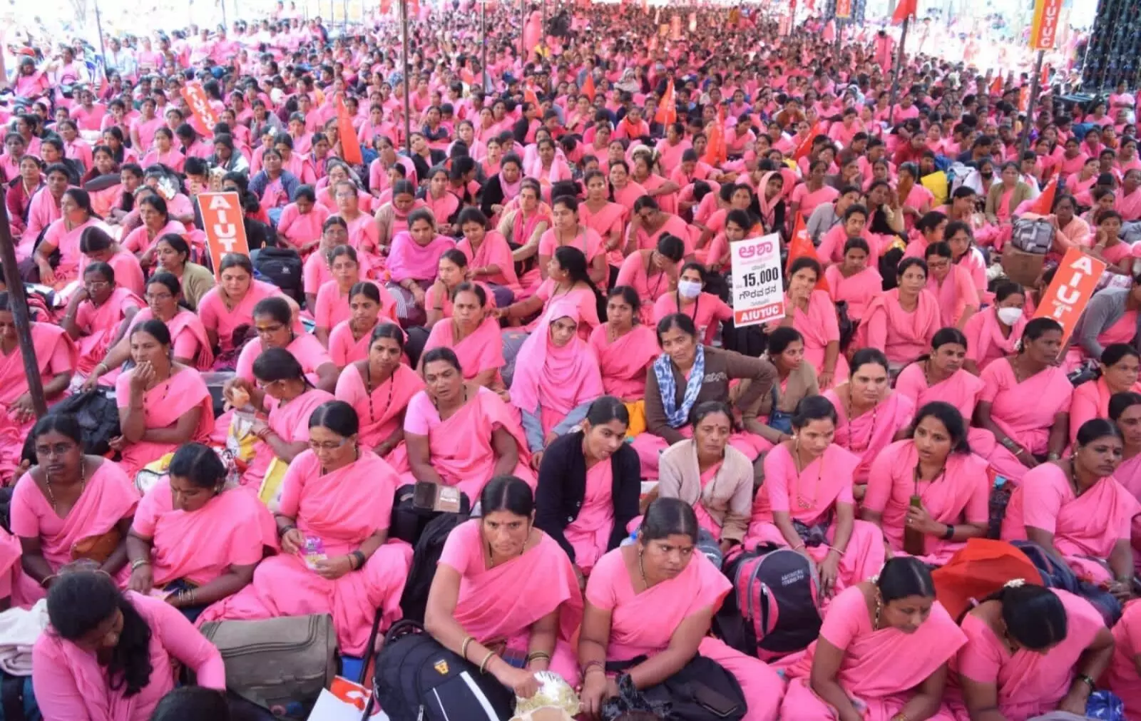 ಈಡೇರದ ಆಶಾ ಕಾರ್ಯಕರ್ತೆಯರ ಬೇಡಿಕೆ, ನಾಲ್ಕನೆ ದಿನಕ್ಕೆ ಕಾಲಿಟ್ಟ ಧರಣಿ